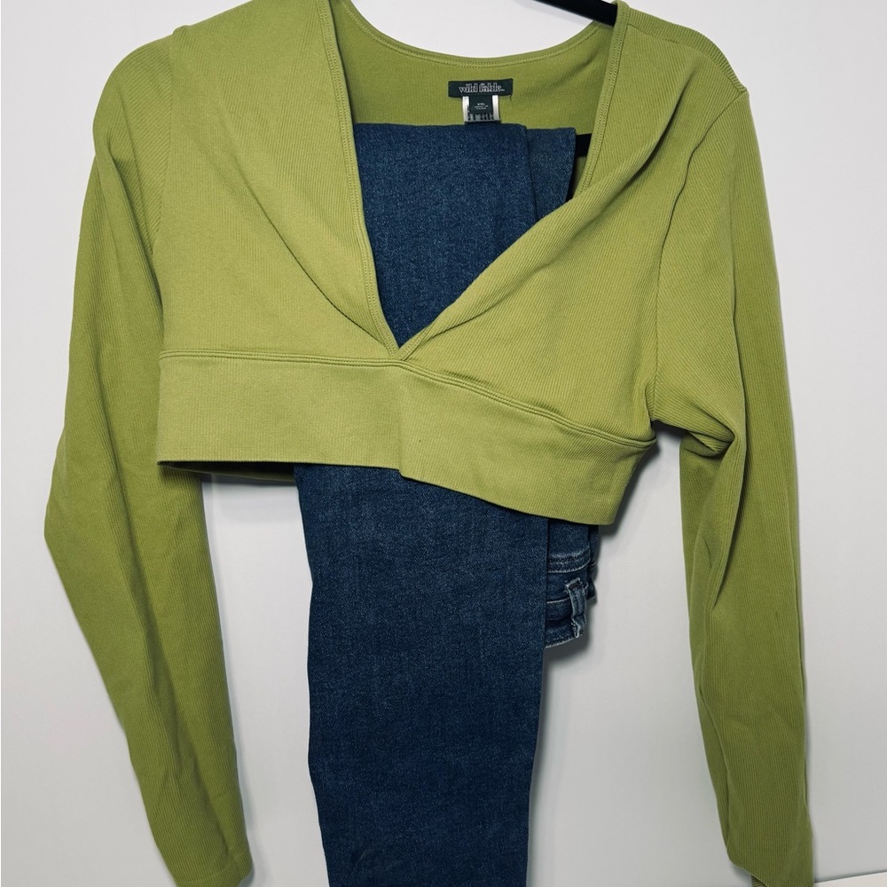 Women Distressed Skinny Jeans And Green Ribbed Crop Top Outfit Set